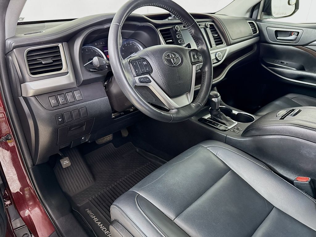 2019 Toyota Highlander XLE photo 14