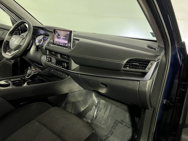 2025 Nissan Rogue SV photo 29