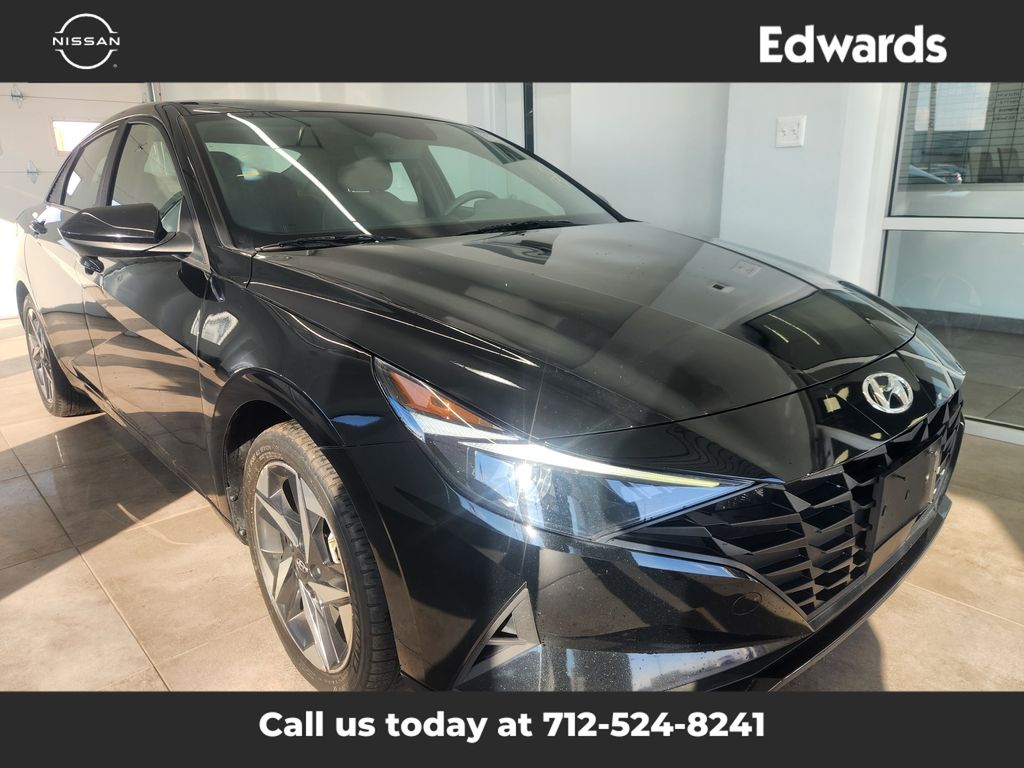 2023 Hyundai Elantra SEL photo 2