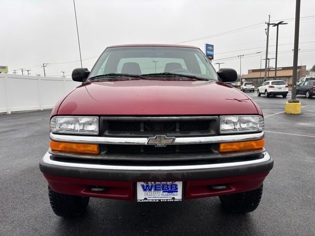 2000 Chevrolet S-10 Pickup photo 2