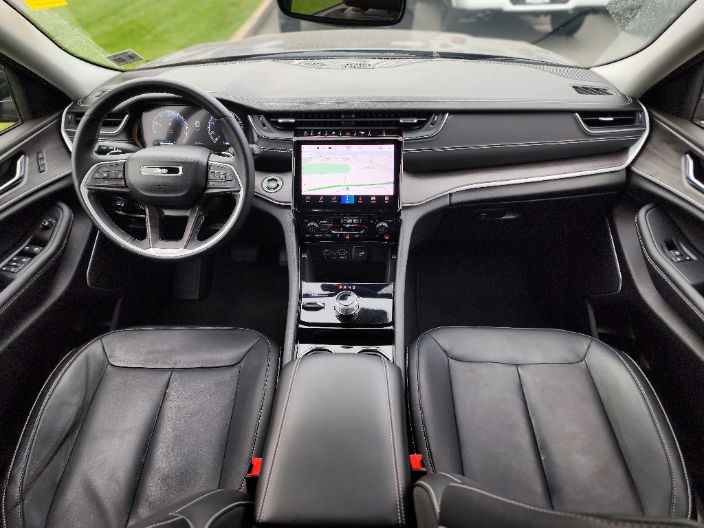 2022 Jeep Grand Cherokee Limited photo 2