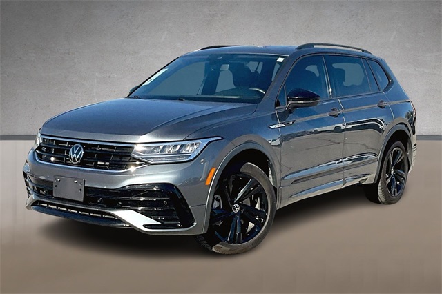 2024 Volkswagen Tiguan SE R-LINE BLACK's photo
