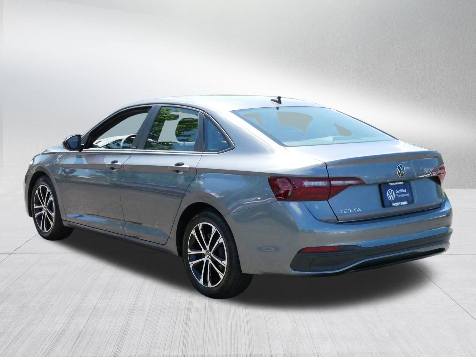 2024 Volkswagen Jetta Sport photo 5