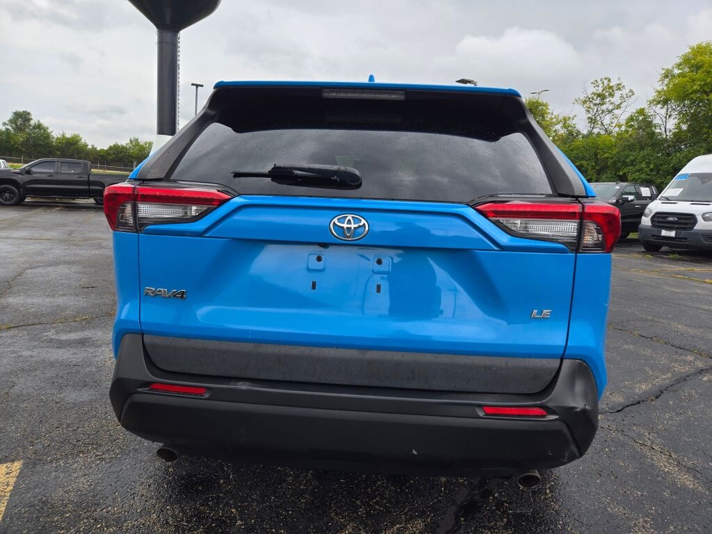 2021 Toyota RAV4 LE photo 11