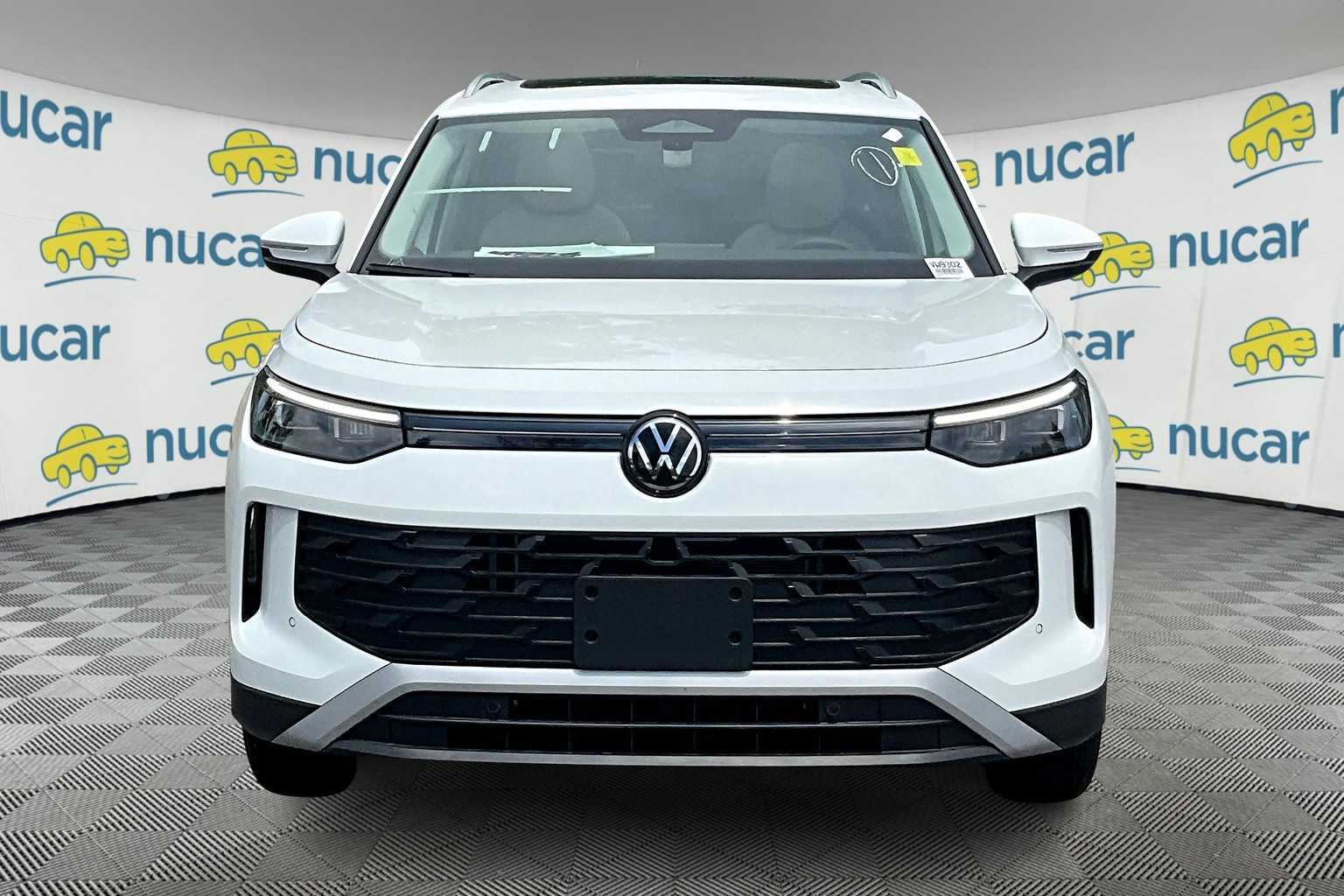 2025 Volkswagen Tiguan SE photo 2