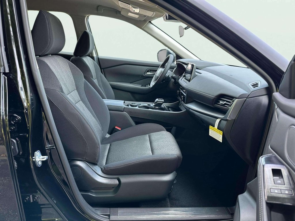 2026 Nissan Rogue SV photo 17