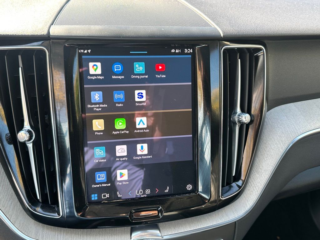 2025 Volvo XC60 B5 Plus photo 15