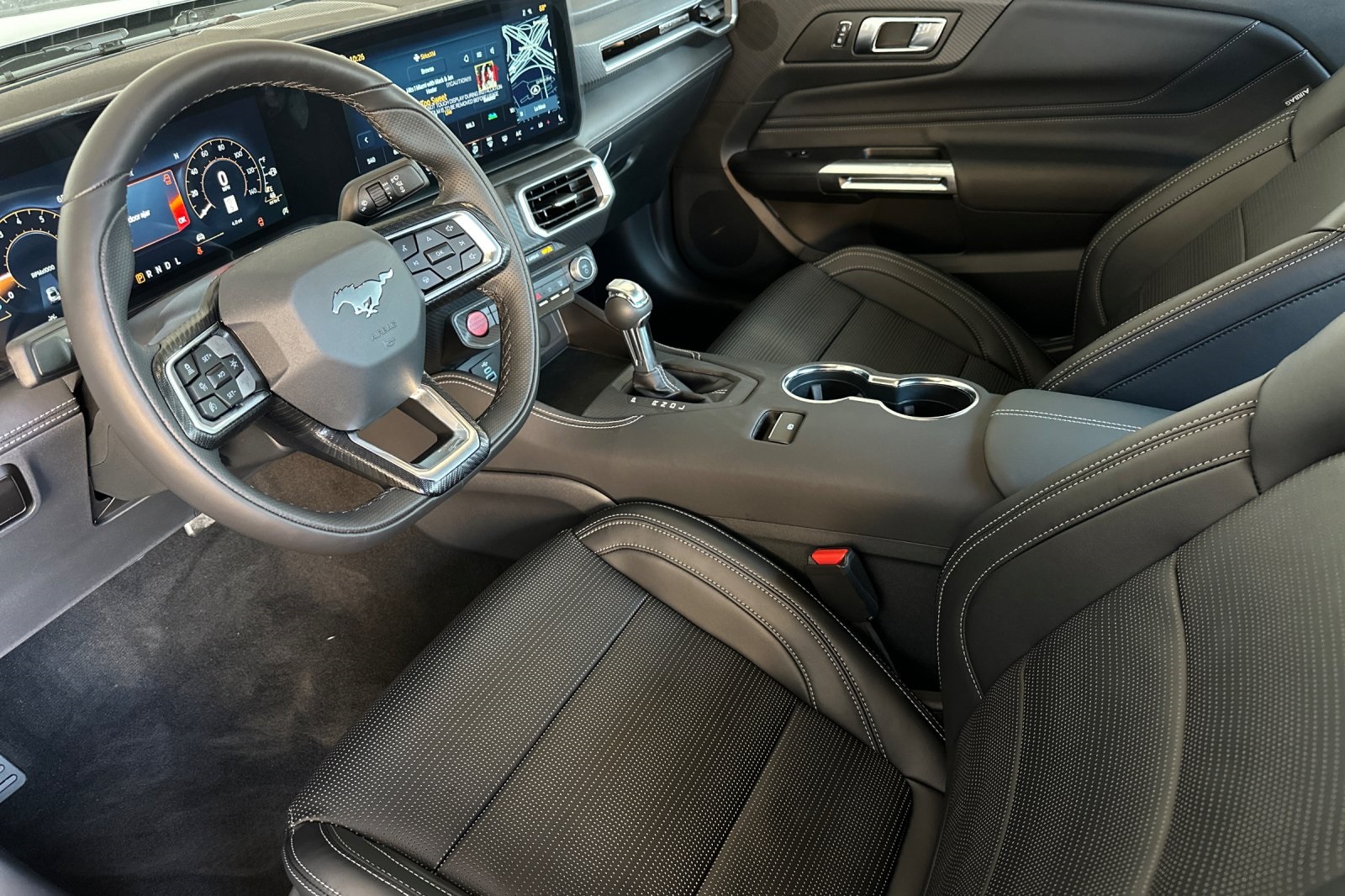 2025 Ford Mustang EcoBoost Premium photo 9