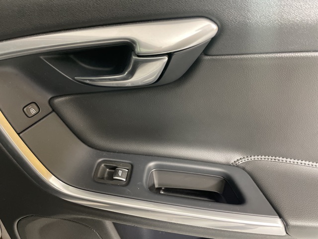 2017 Volvo S60 Inscription T5 photo 12