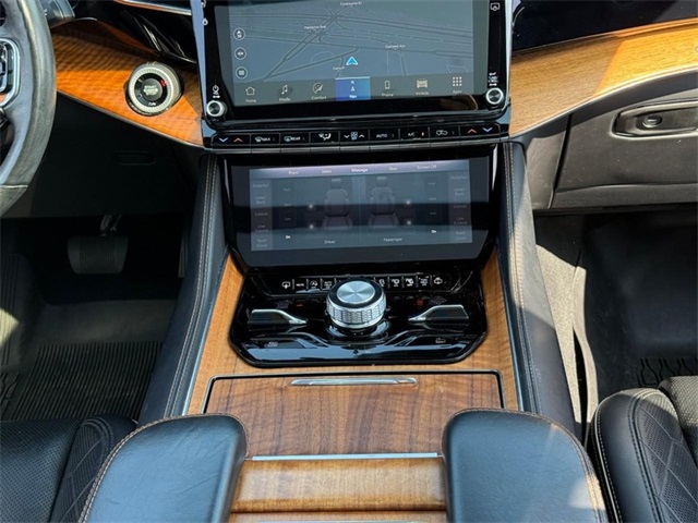 2023 Jeep Grand Wagoneer III photo 13