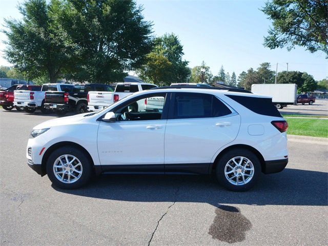 2022 Chevrolet Equinox LT photo 3
