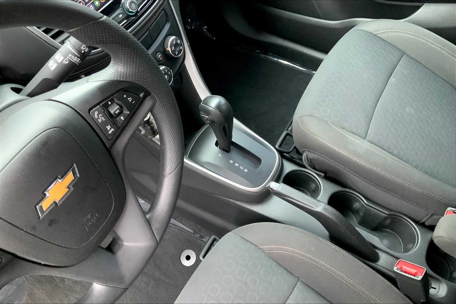 2021 Chevrolet Trax LS photo 14