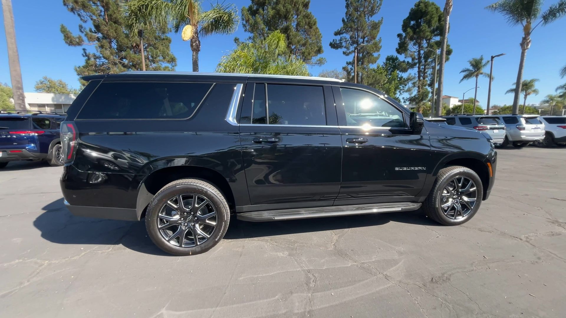 2025 Chevrolet Suburban LT photo 2