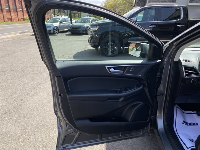 2022 Ford Edge SEL photo 17