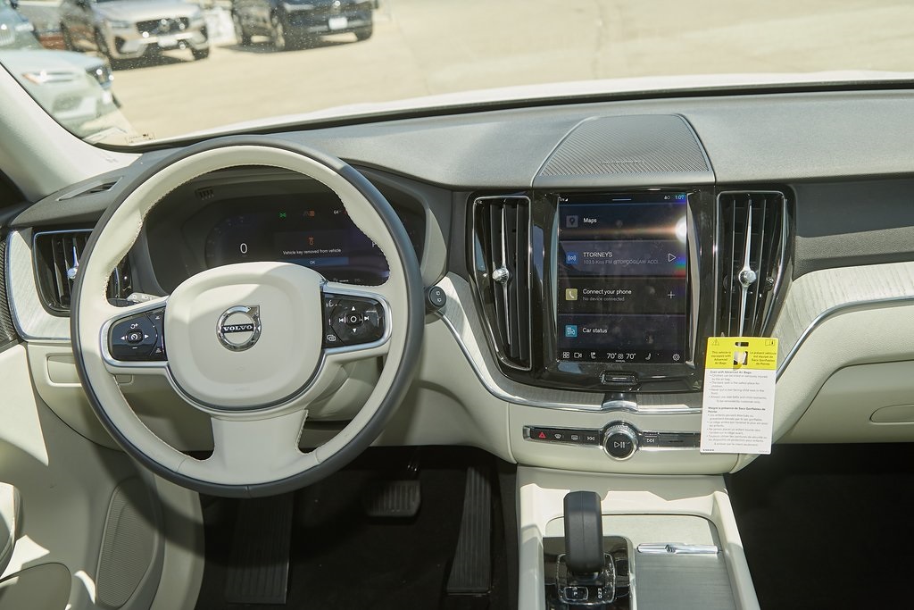 2025 VOLVO XC60 - Image 21