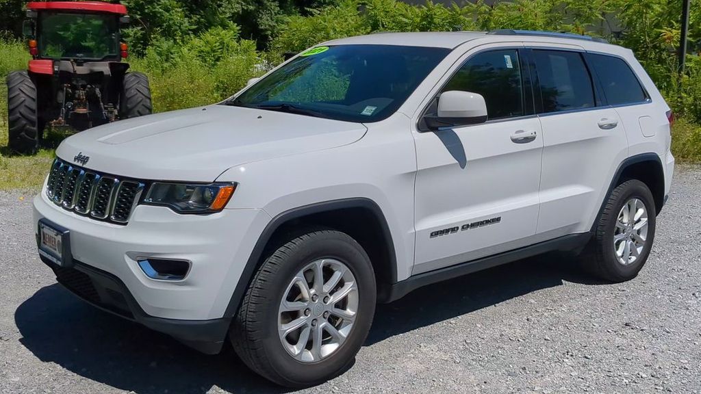 2021 Jeep Grand Cherokee Laredo X photo 3
