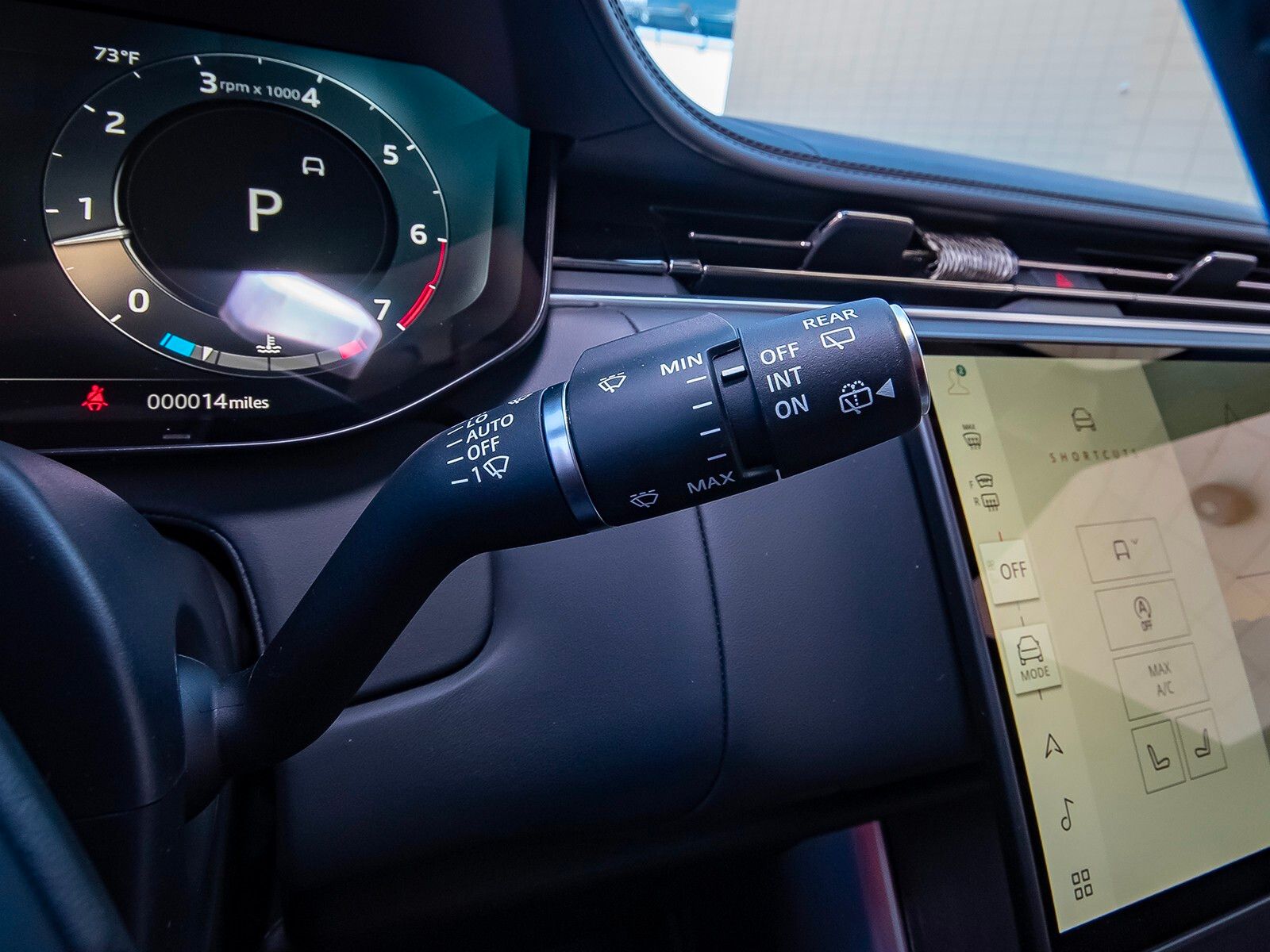 2025 Land Rover Range Rover SE photo 14