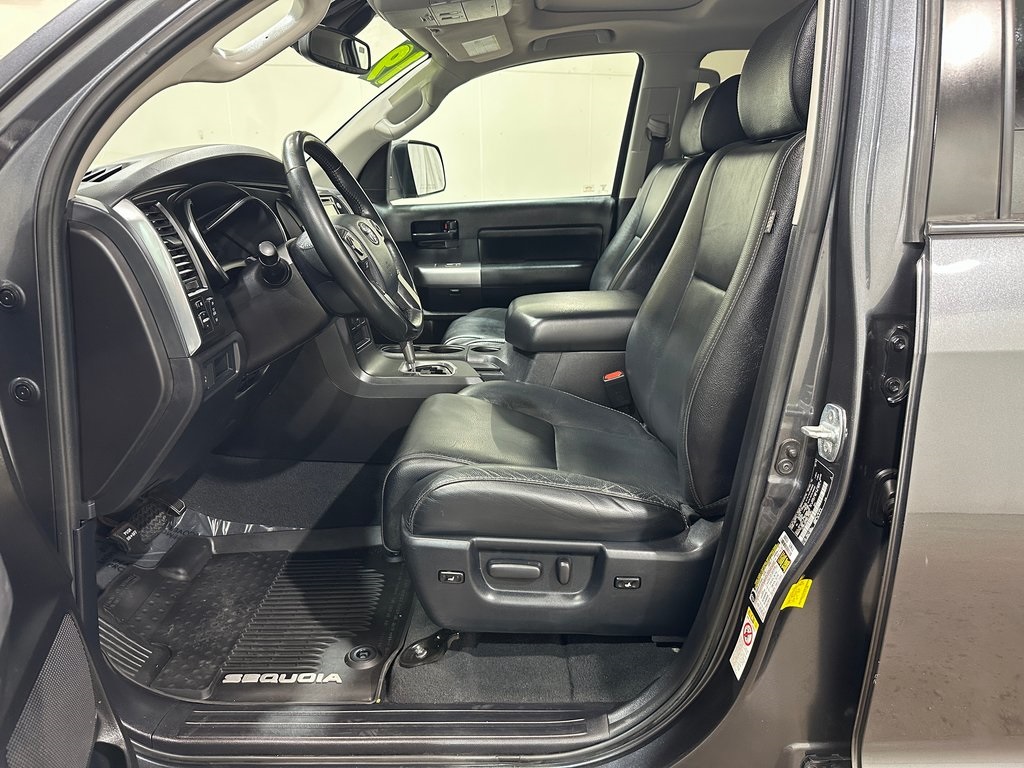 2019 Toyota Sequoia SR5 photo 13