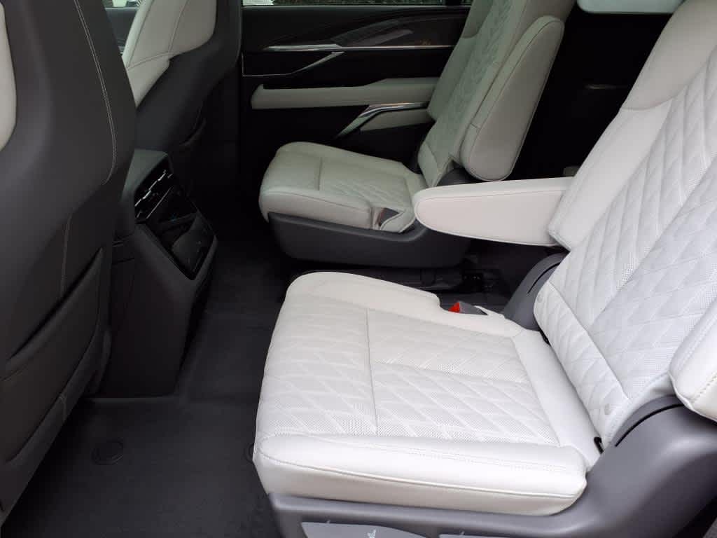 2025 Cadillac Escalade IQ Luxury photo 16