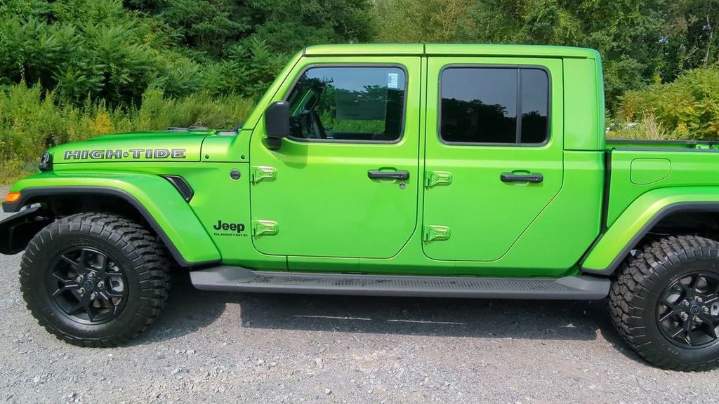 2025 Jeep Gladiator Sport photo 3