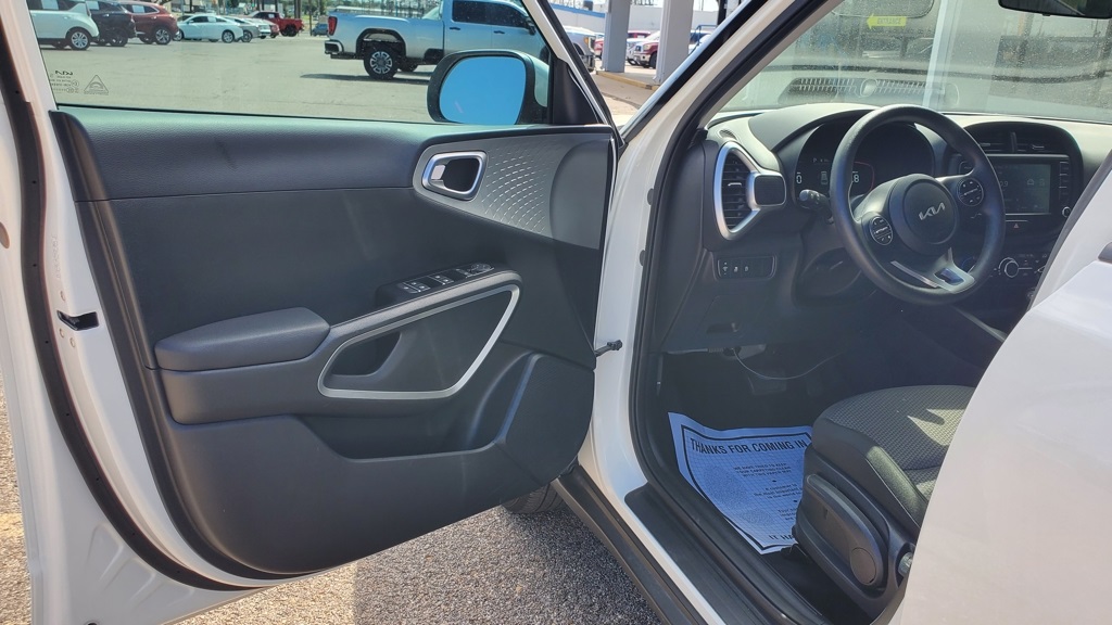 2023 Kia Soul LX photo 12