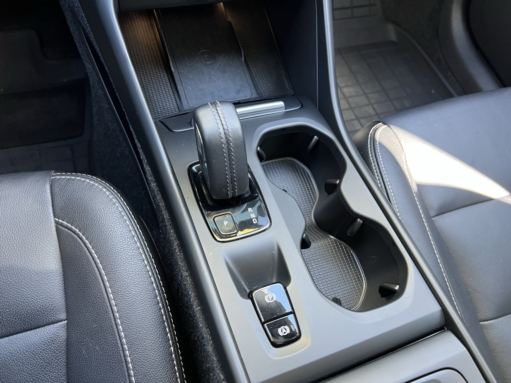 2019 Volvo XC40 T5 Momentum photo 23