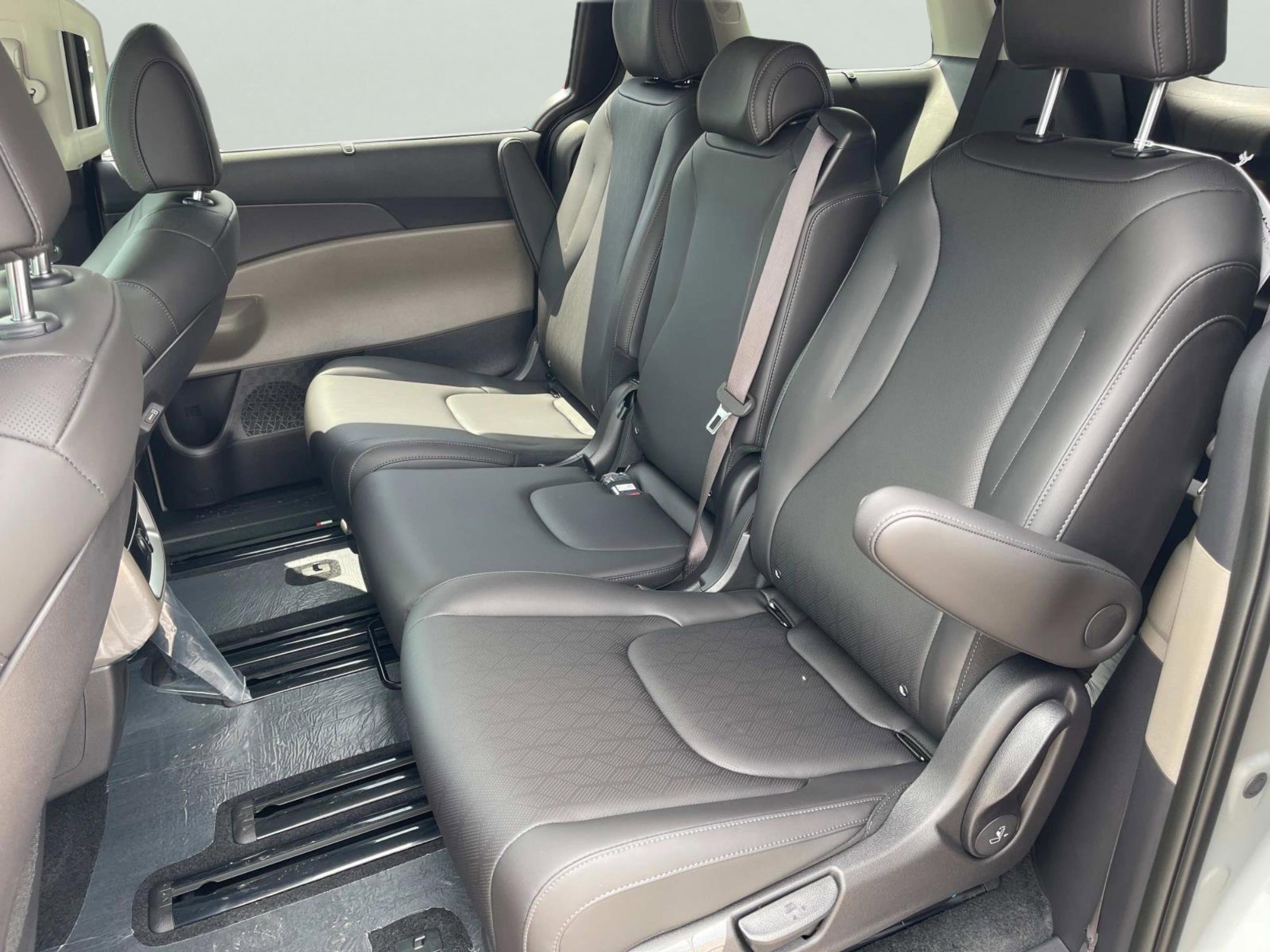 2026 Kia Carnival EX photo 21