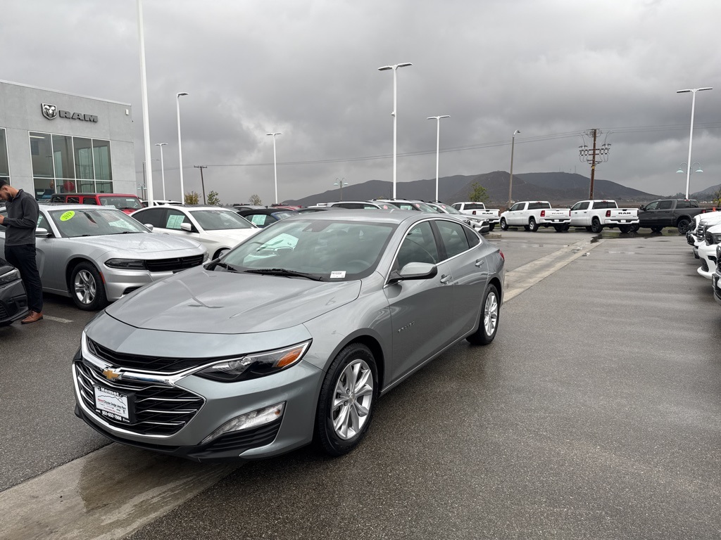 2023 Chevrolet Malibu 1LT photo 2