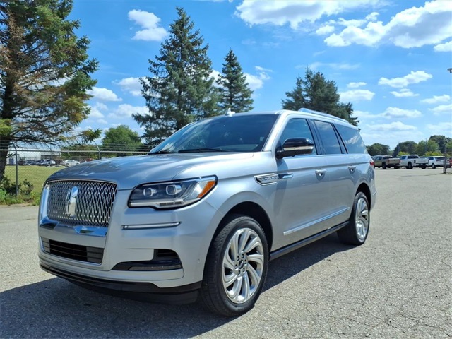 2024 Lincoln Navigator Premiere photo 3