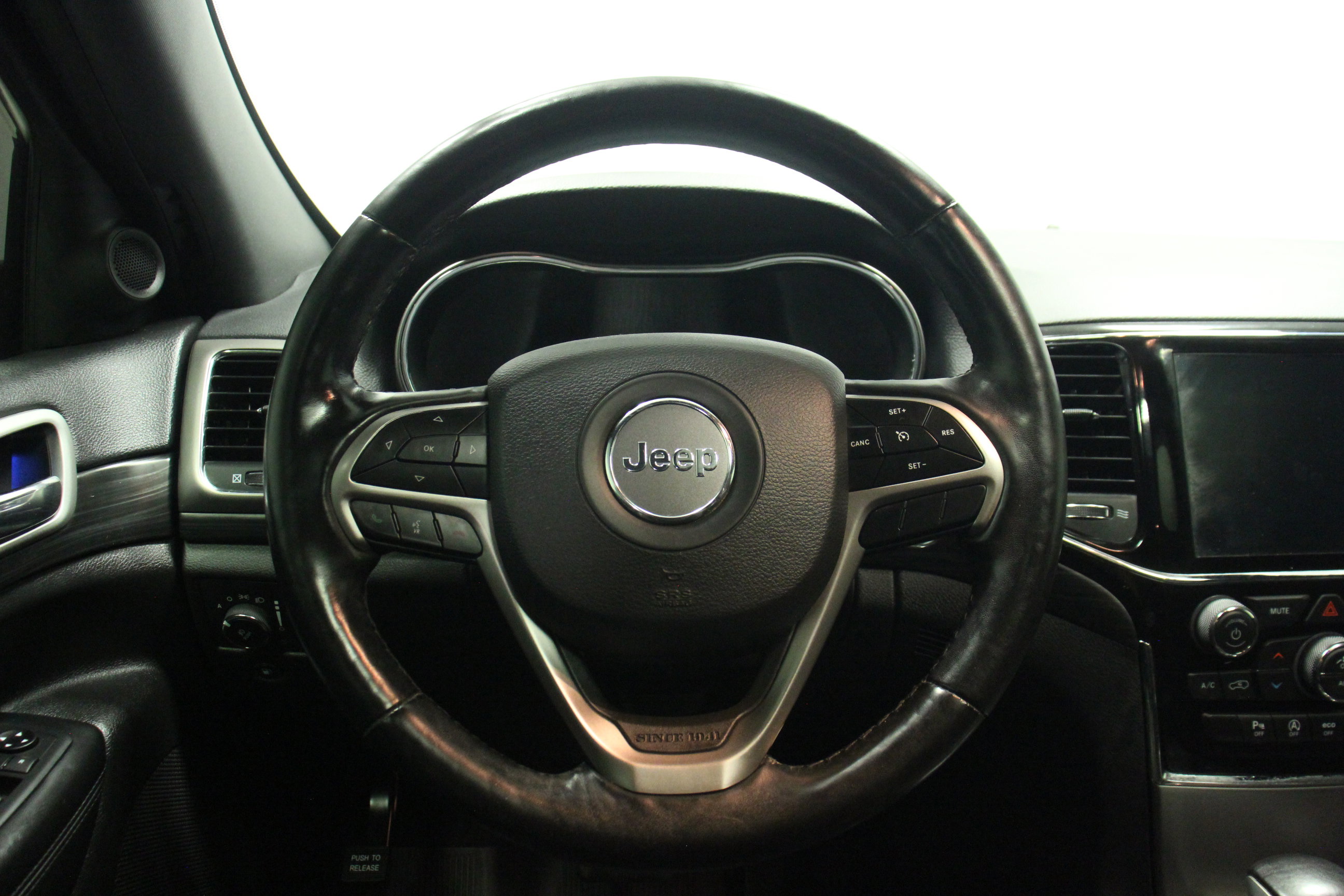 2020 Jeep Grand Cherokee Altitude photo 18