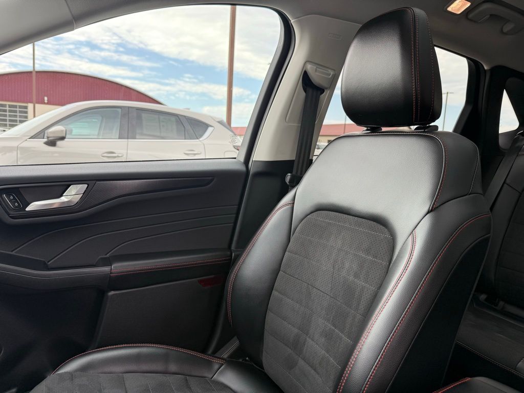 2022 Ford Escape SEL photo 22