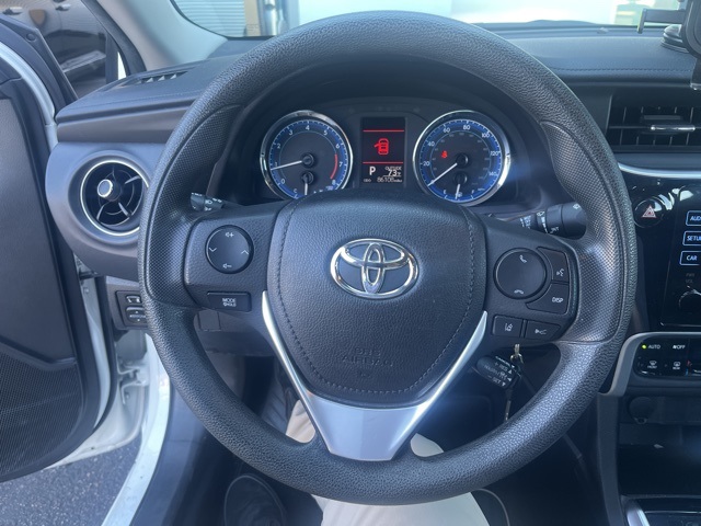 2017 Toyota Corolla LE photo 5