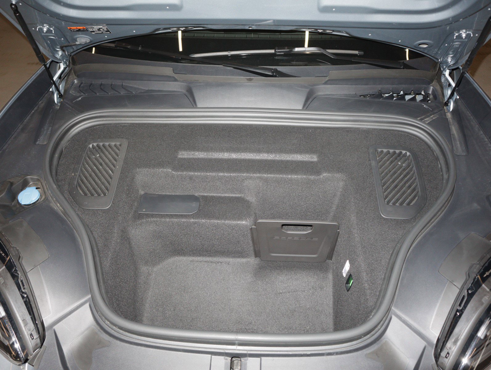 2025 Porsche Macan Electric 4 photo 24