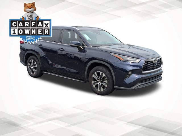2022 Toyota Highlander XLE photo 2