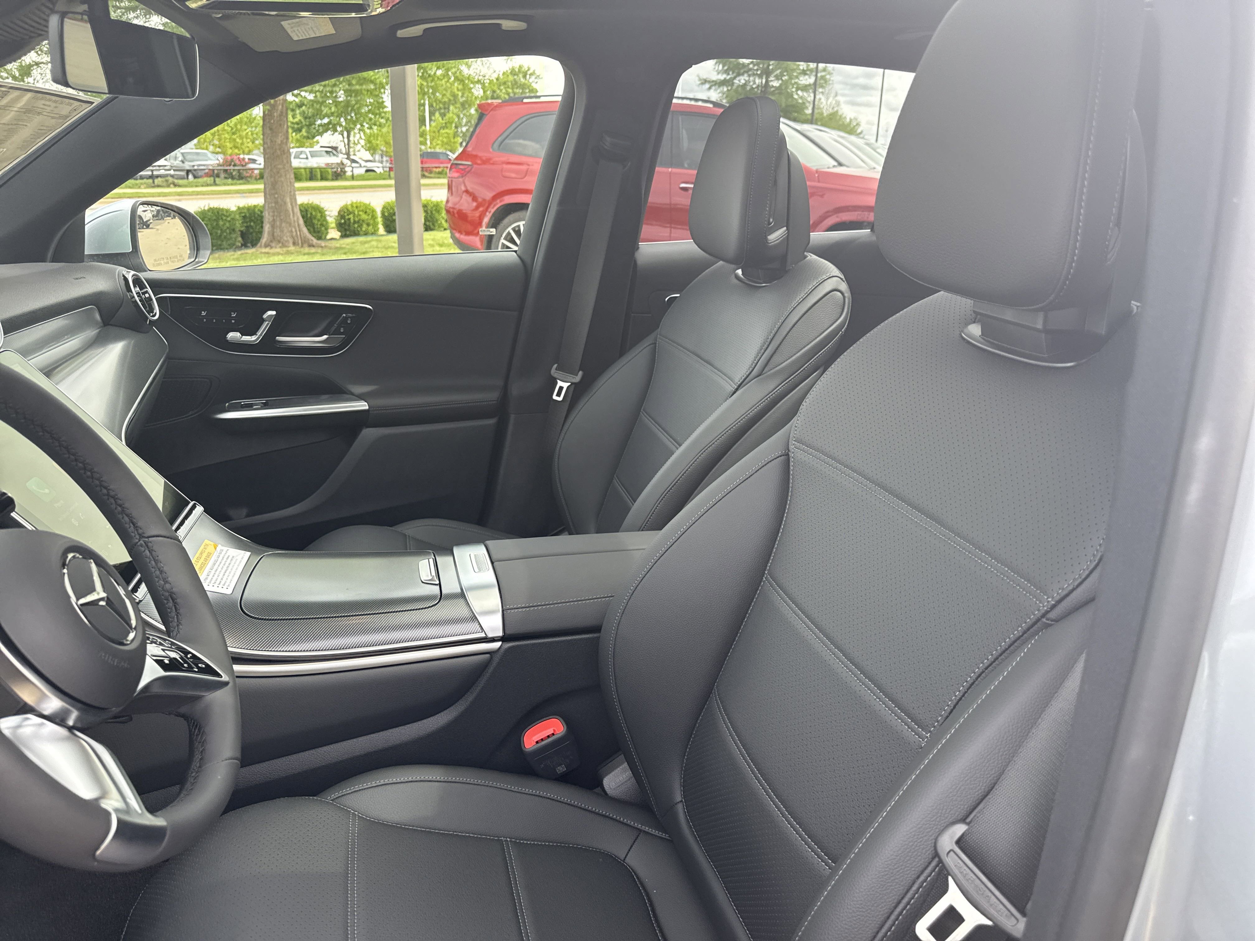 2025 Mercedes Benz GLC 300 4MATIC photo 2