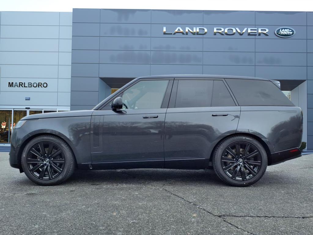 2025 Land Rover Range Rover SE photo 3