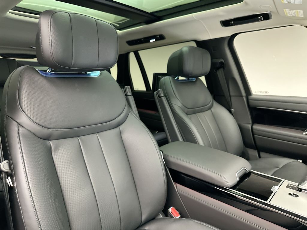 2025 Land Rover Range Rover Autobiography photo 5