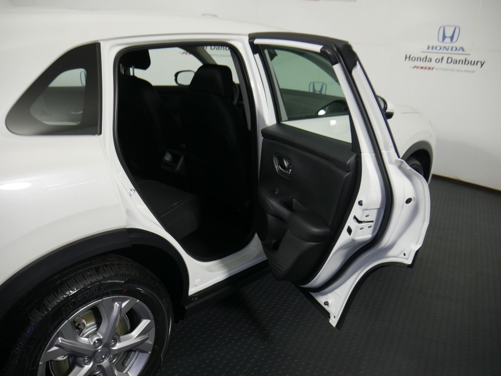 2026 Honda HR-V LX photo 7