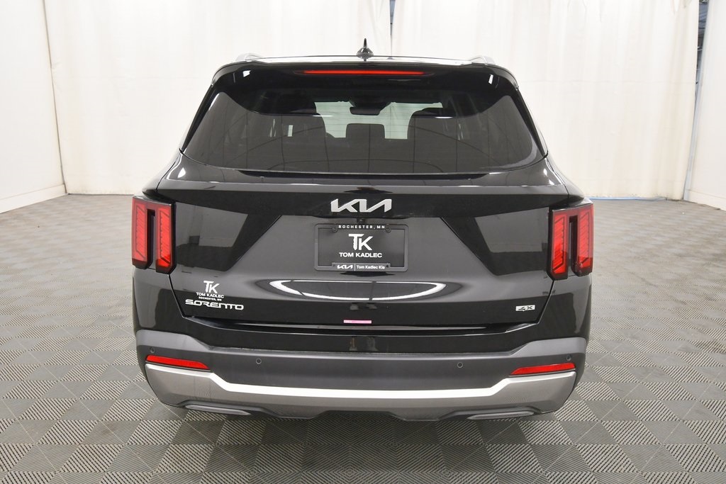 2025 Kia Sorento S photo 3
