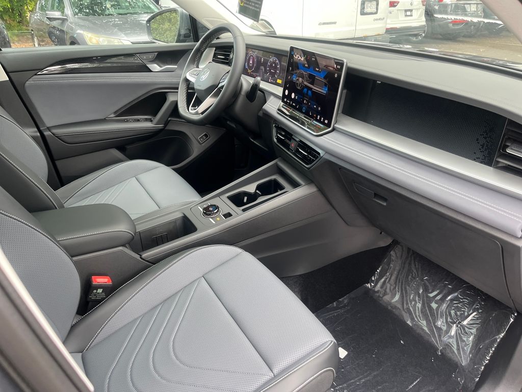 2025 Volkswagen Tiguan SE photo 21