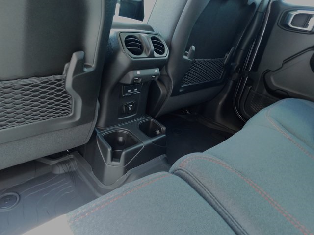 2025 Jeep Wrangler Rubicon photo 16