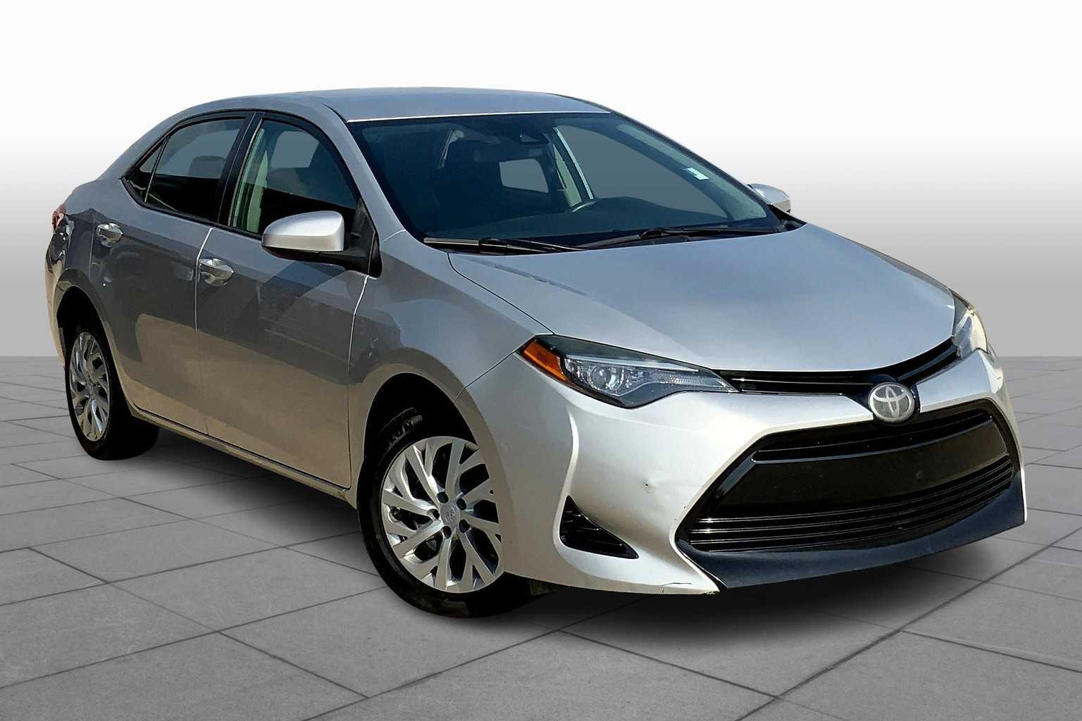 2017 Toyota Corolla LE photo 2