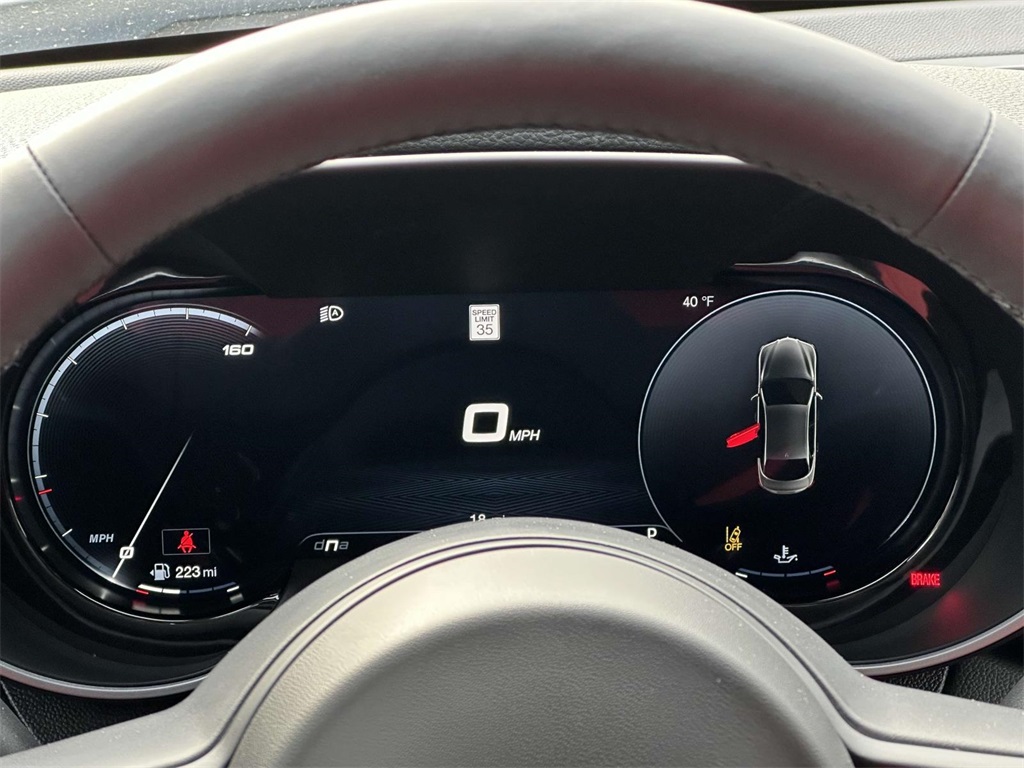 2025 Alfa Romeo Giulia photo 12