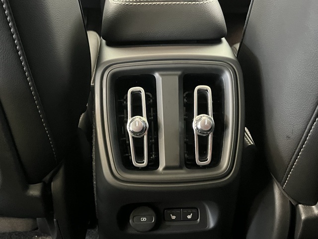 2025 Volvo XC40 Plus photo 33