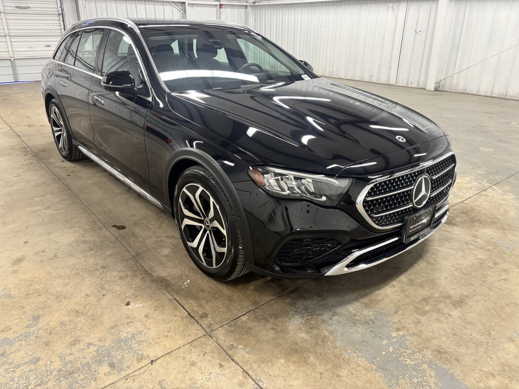 2025 Mercedes-Benz E-Class E450 All-Terrain's photo