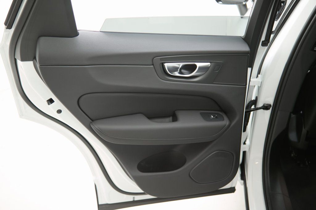 2026 VOLVO XC60 - Image 16