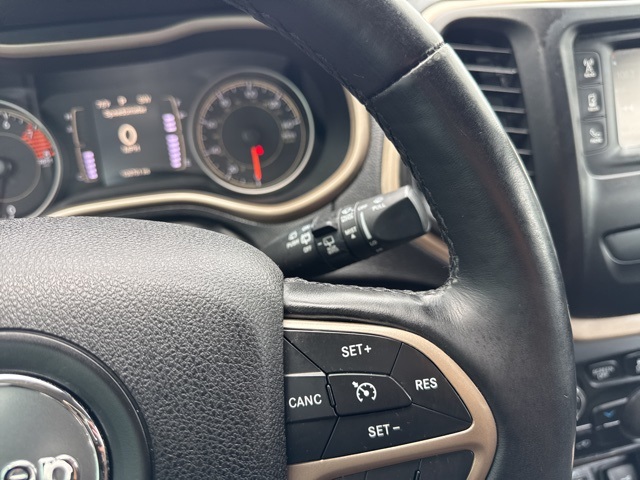 2016 Jeep Cherokee Altitude photo 14