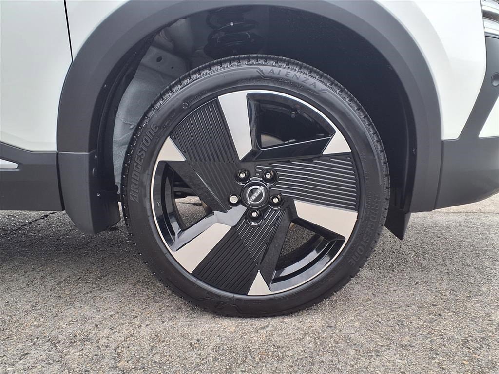 2026 Nissan Kicks SR photo 2