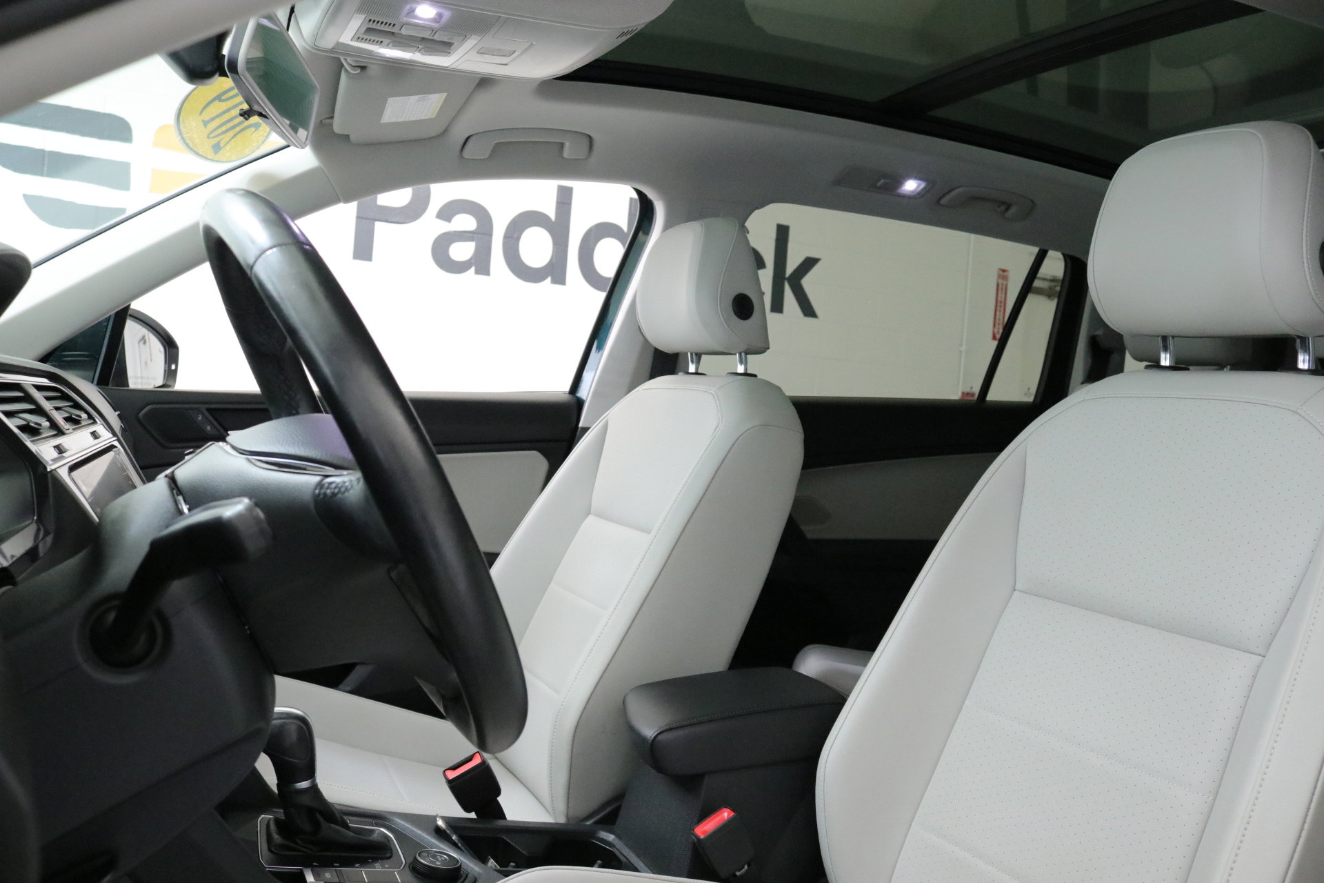 2019 Volkswagen Tiguan SEL R-Line photo 23
