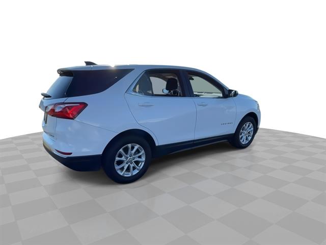 2018 Chevrolet Equinox LT photo 2
